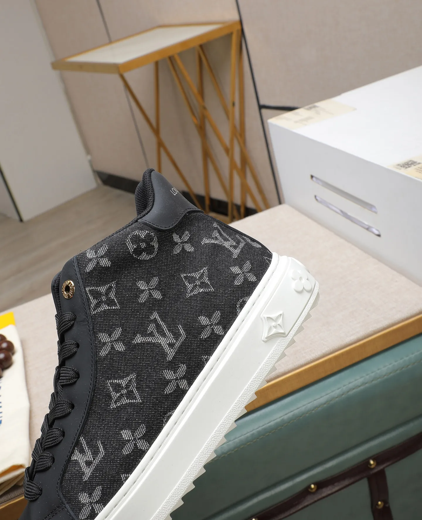 Men's shoes 💰580 📛📛【LOUIS VUITTON】Louis Vuitton official website synchronized new products 👟Milan fashion catwalk style 🇰🇾🇰🇾LV family logo, celebrity style, a must-have for fashionistas ⚠️First-layer calfskin ➕Genuine leather lining ➕Official website original version special outsole 👞Number 38-44